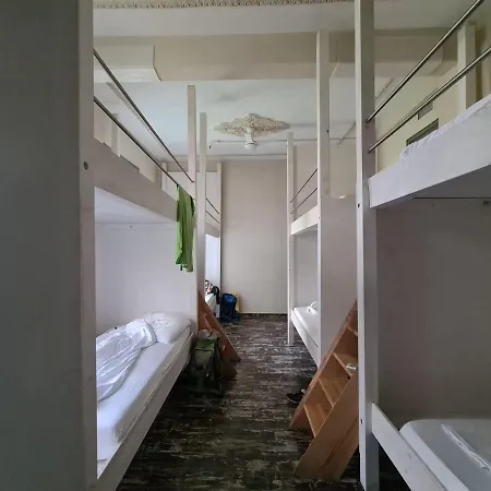 Jetpak Alternative Eco Ostello *