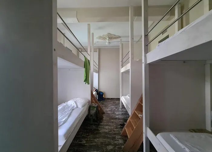 Jetpak Alternative Eco Hostel *